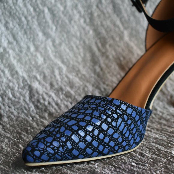 Sexy Blue Snakeskin Heels - Picture 3 of 7